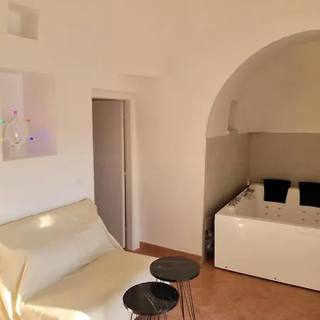 Trullo Il Gelso With Private Salt Water Infinity Pool And Jacuzzi Inside Holiday home San Michele Salentino