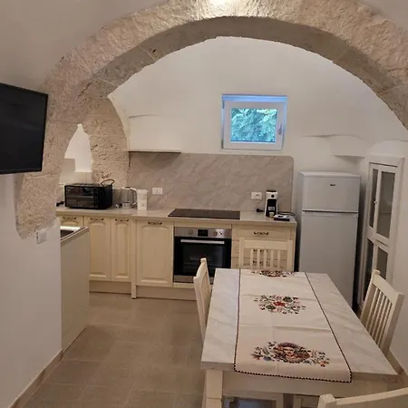 Holiday home Trullo Il Gelso With Private Salt Water Infinity Pool And Jacuzzi Inside