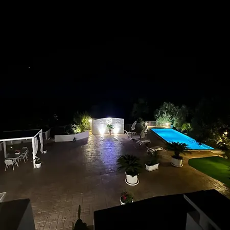 Holiday home Trullo Il Gelso With Private Salt Water Infinity Pool And Jacuzzi Inside San Michele Salentino