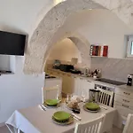 Trullo Il Gelso With Private Salt Water Infinity Pool And Jacuzzi Inside San Michele Salentino