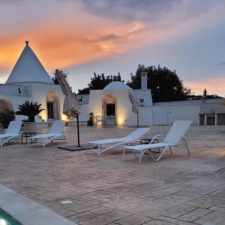 Trullo Il Gelso With Private Salt Water Infinity Pool And Jacuzzi Inside San Michele Salentino