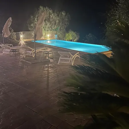 Trullo Il Gelso With Private Salt Water Infinity Pool And Jacuzzi Inside San Michele Salentino