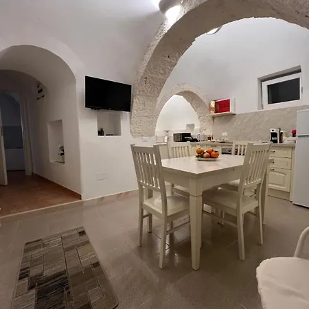 Hébergement de vacances Trullo Il Gelso With Private Salt Water Infinity Pool And Jacuzzi Inside San Michele Salentino