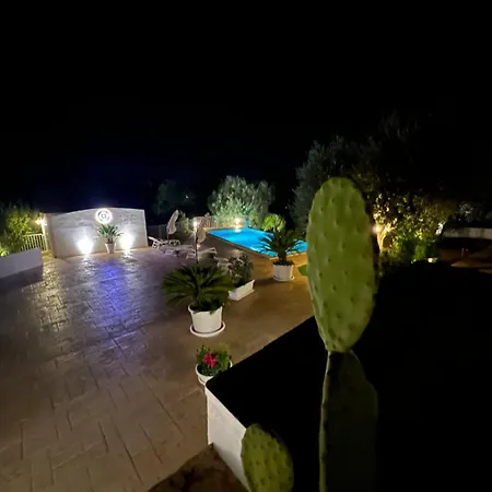 Trullo Il Gelso With Private Salt Water Infinity Pool And Jacuzzi Inside