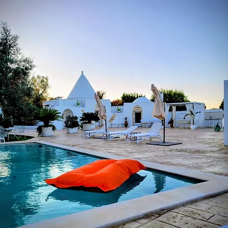 Hébergement de vacances Trullo Il Gelso With Private Salt Water Infinity Pool And Jacuzzi Inside