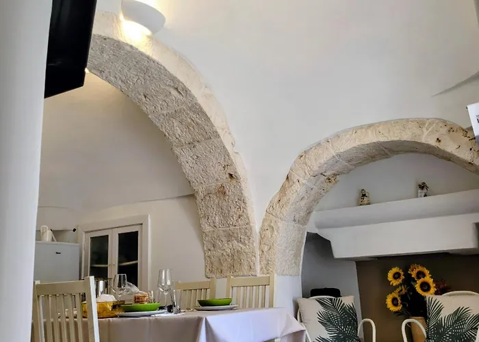 Trullo Il Gelso With Private Salt Water Infinity Pool And Jacuzzi Inside San Michele Salentino